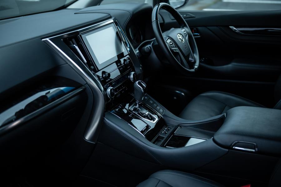 Интерьер Toyota Vellfire ZG 2018 года  (фото 10 из 23)
